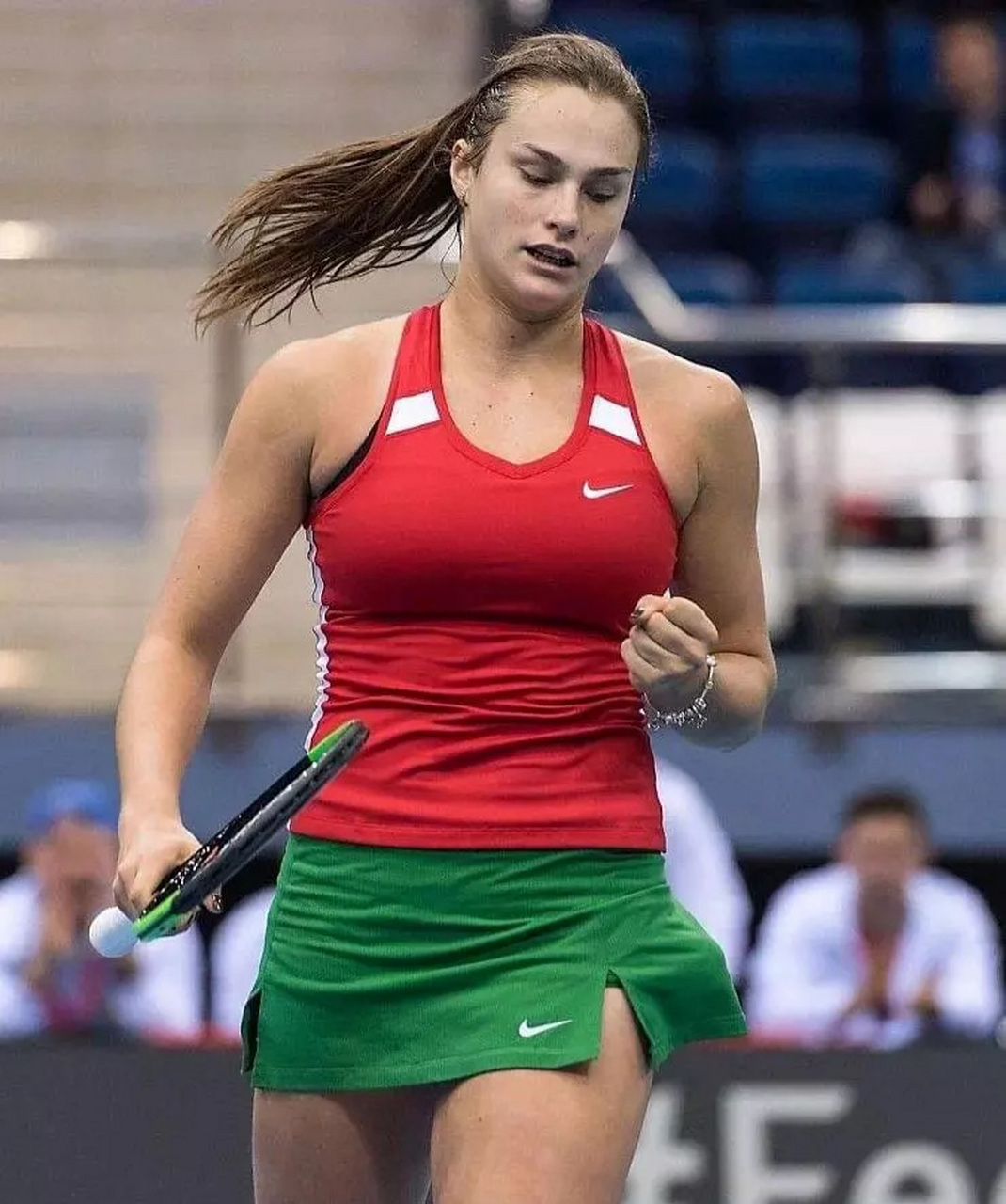 新越足球队狮城开战 本地球迷:盼雄狮主场旗开得胜.